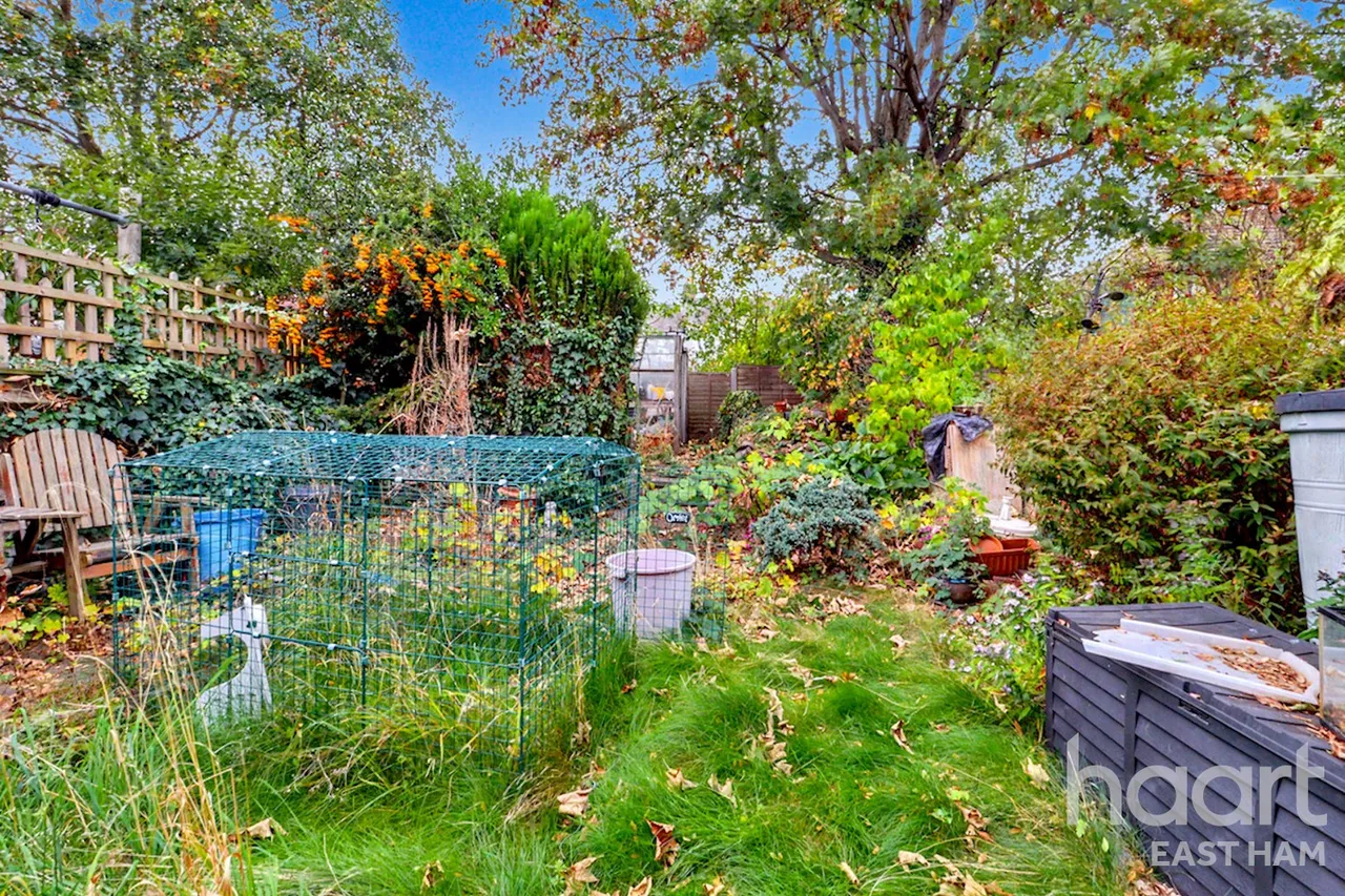 Fourth Avenue, London, E12, photo 38
