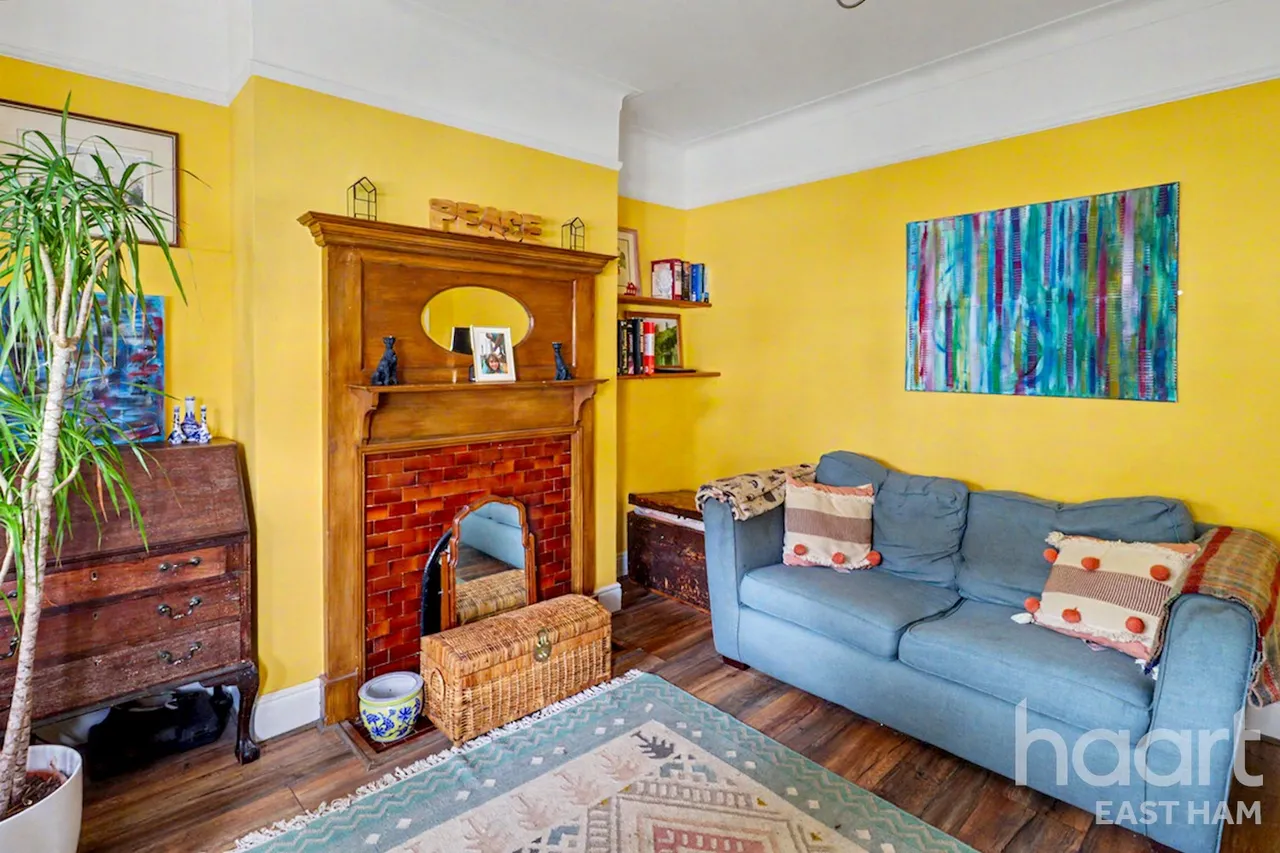 Fourth Avenue, London, E12, photo 5