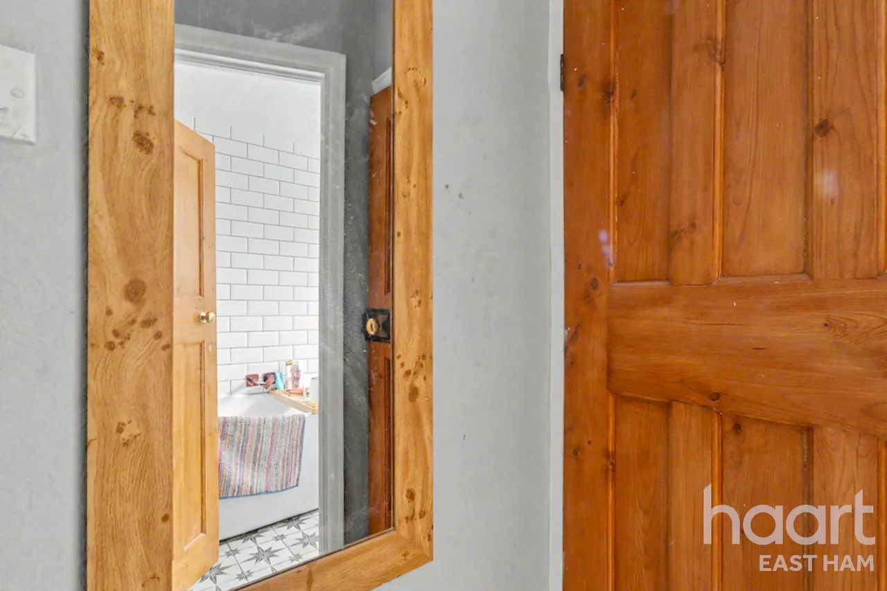 Fourth Avenue, London, E12, photo 36