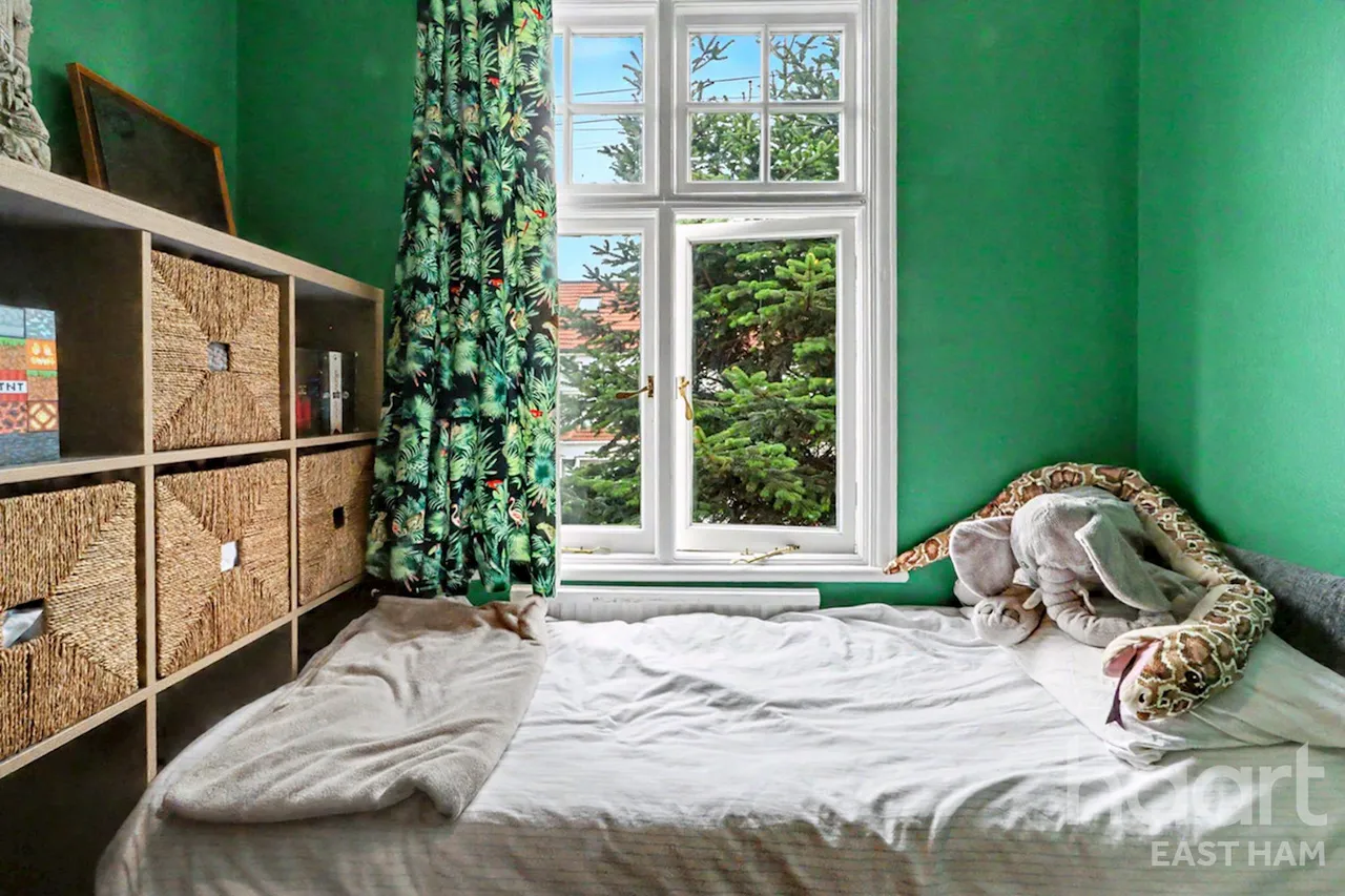 Fourth Avenue, London, E12, photo 31