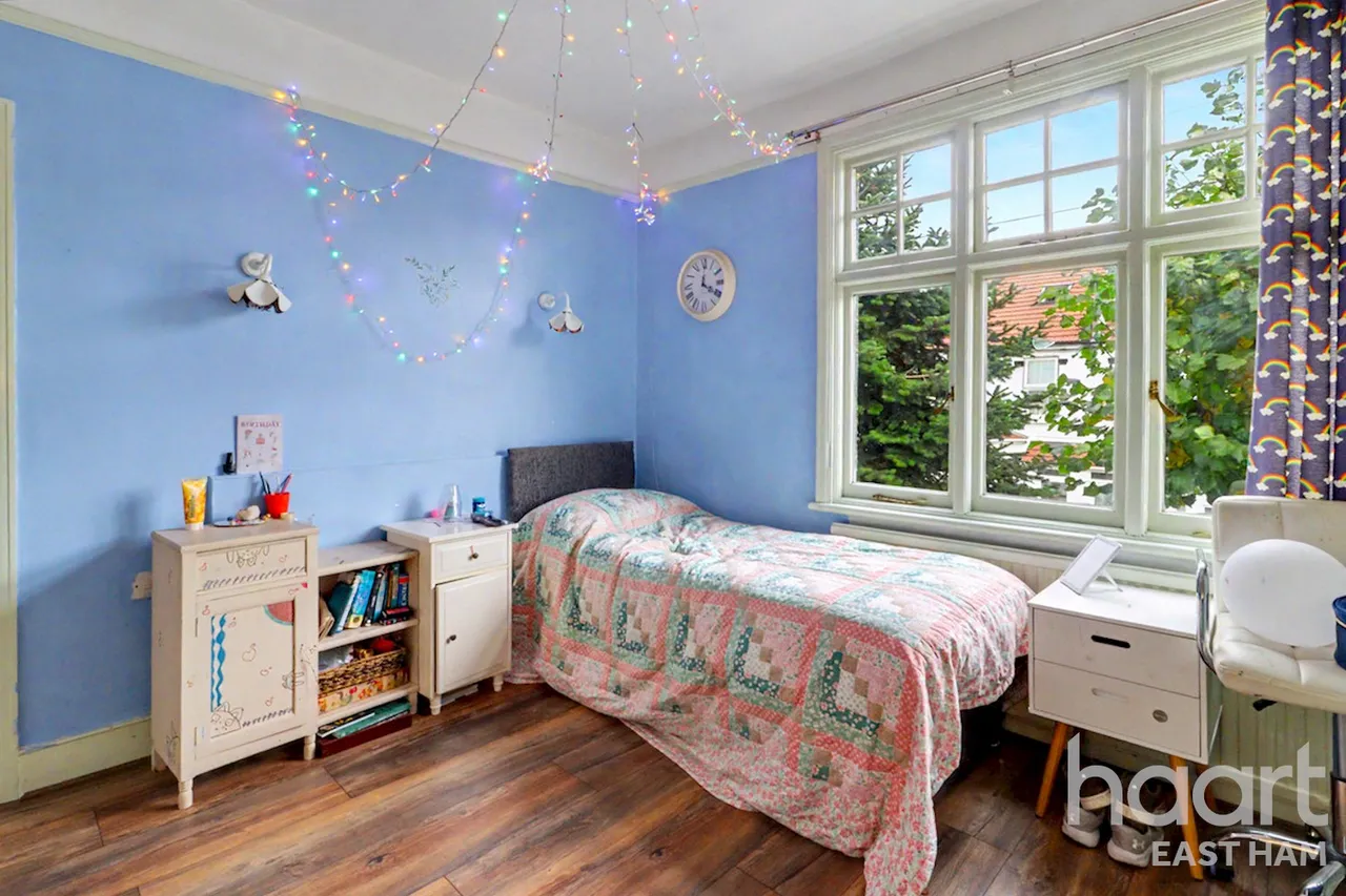 Fourth Avenue, London, E12, photo 29