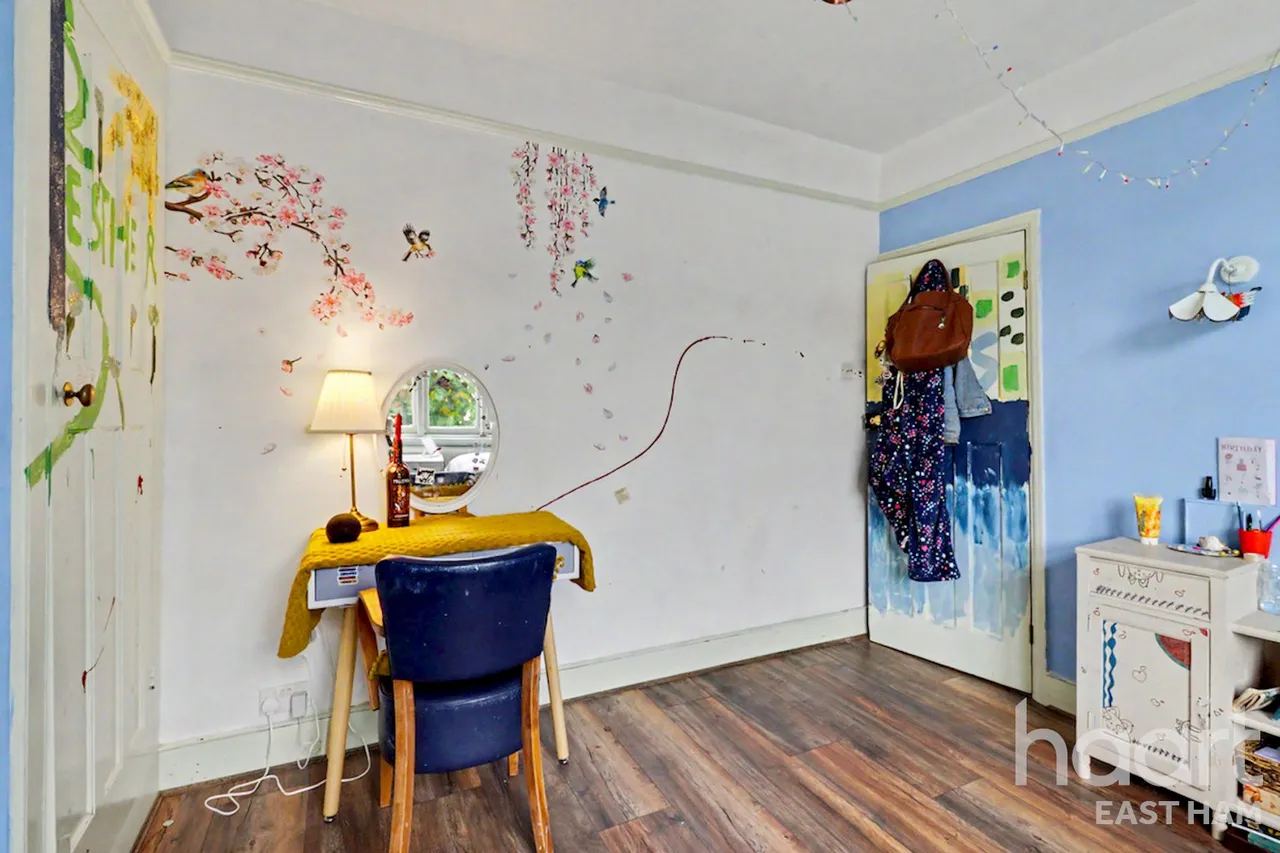 Fourth Avenue, London, E12, photo 28