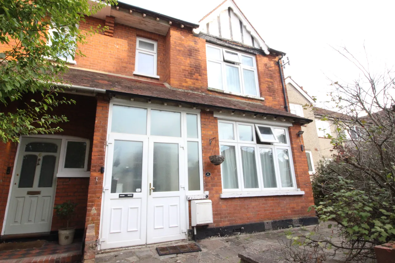 4 bed property to rent, Brinkley Road, Worcester Park, KT4