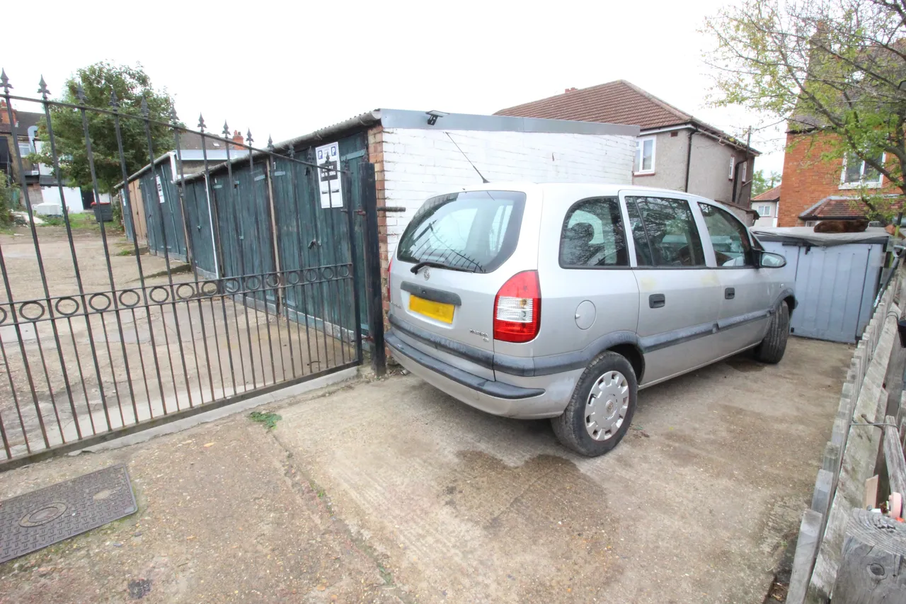 Brinkley Road, Worcester Park, KT4, photo 9