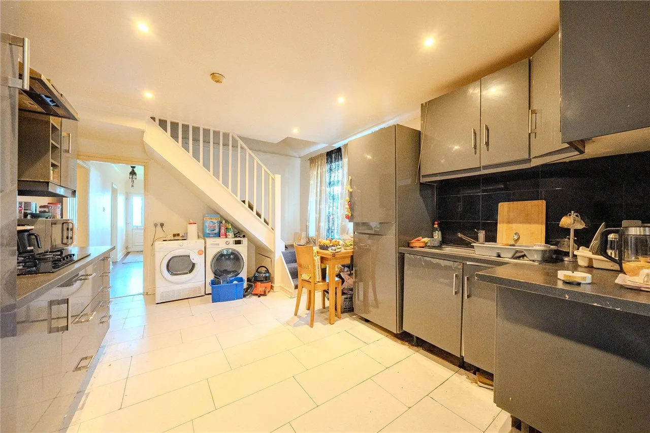 Tinshill Road, Leeds, LS16, photo 5