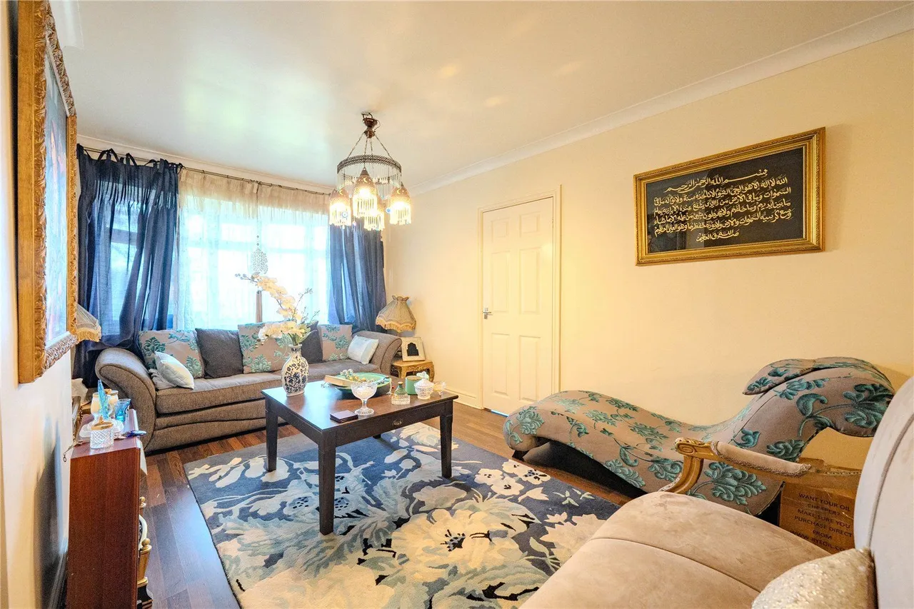 Tinshill Road, Leeds, LS16, photo 3