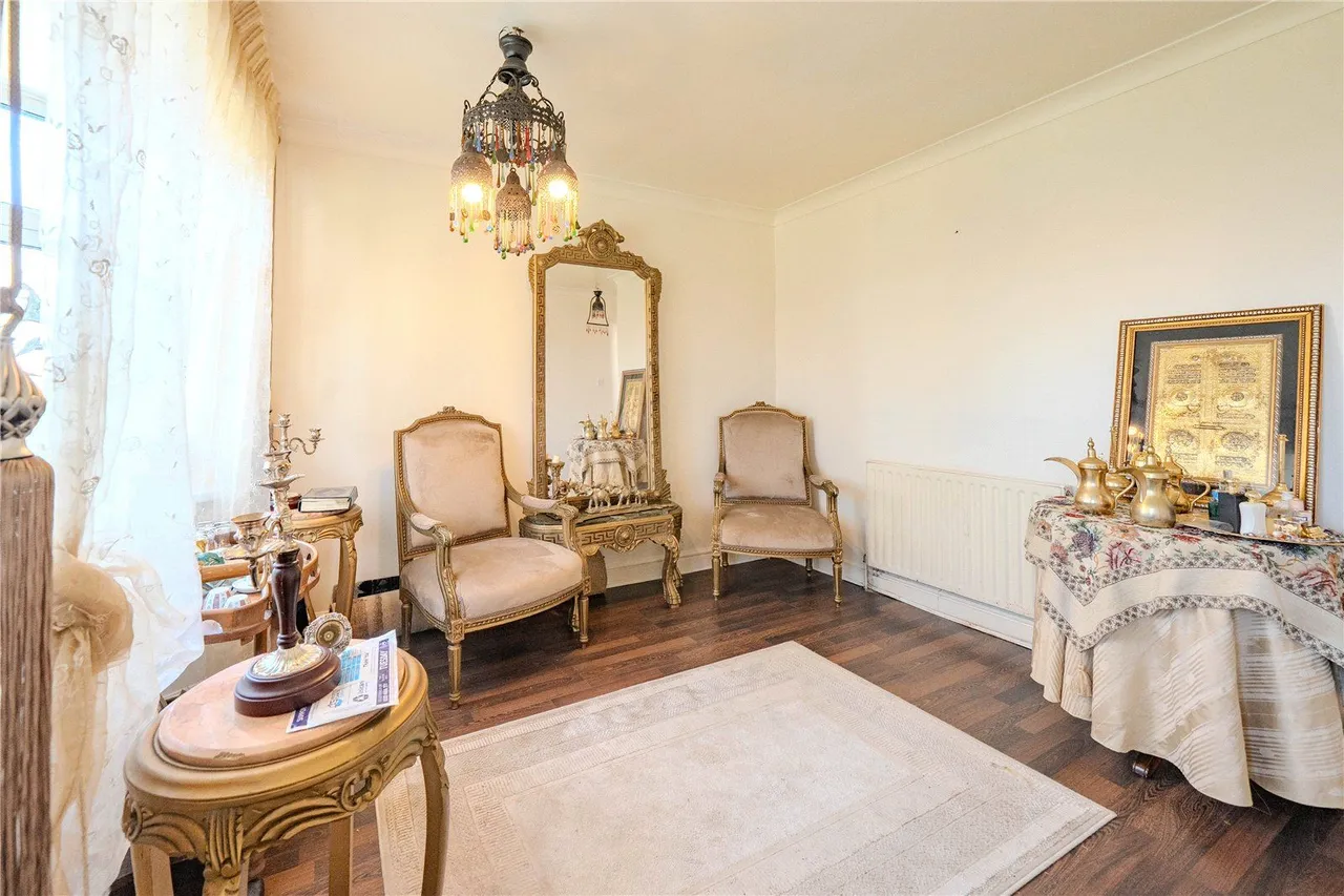 Tinshill Road, Leeds, LS16, photo 11
