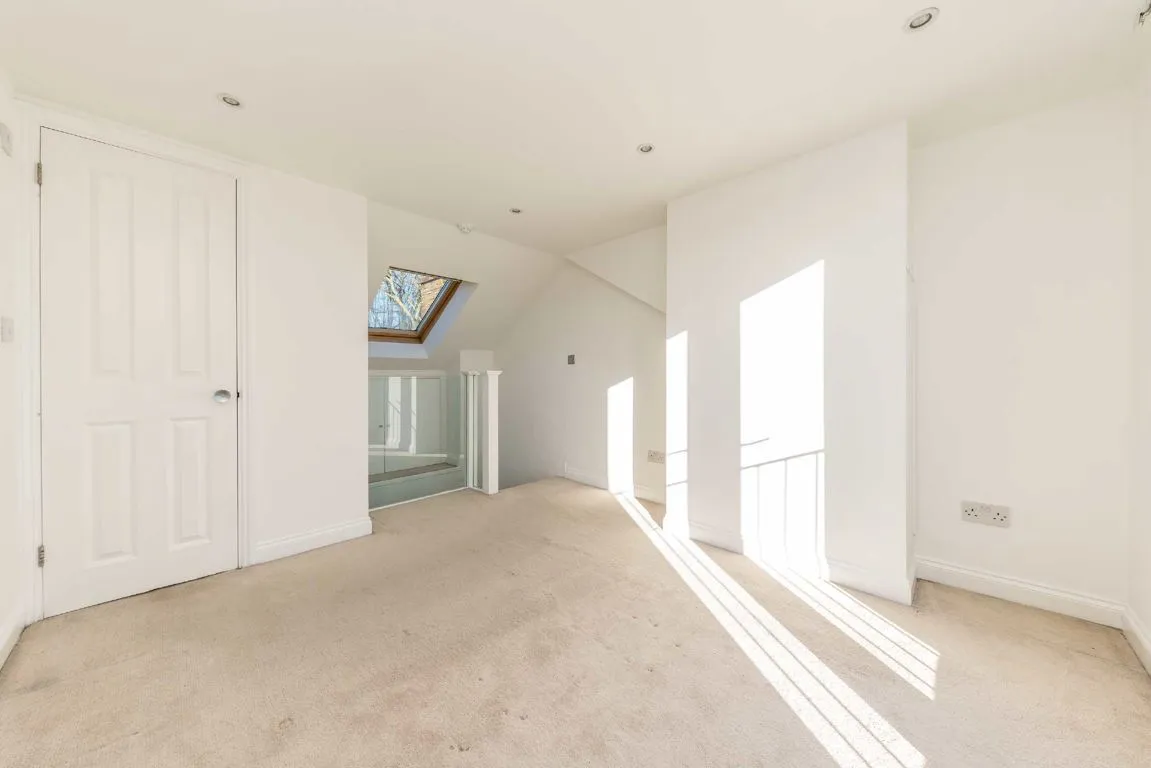 Staines Road, TW2, photo 3