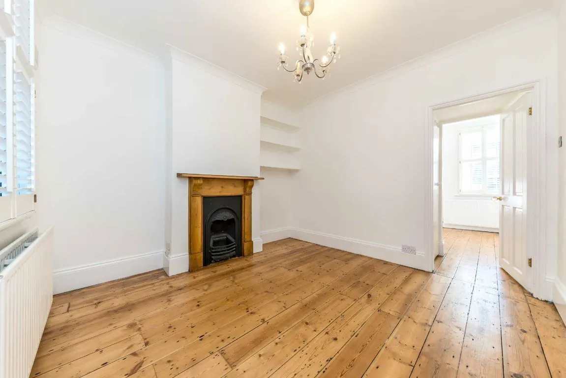 Staines Road, TW2, photo 2