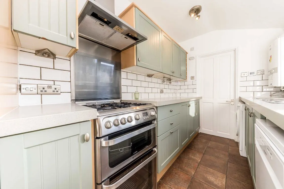 Staines Road, TW2, photo 5
