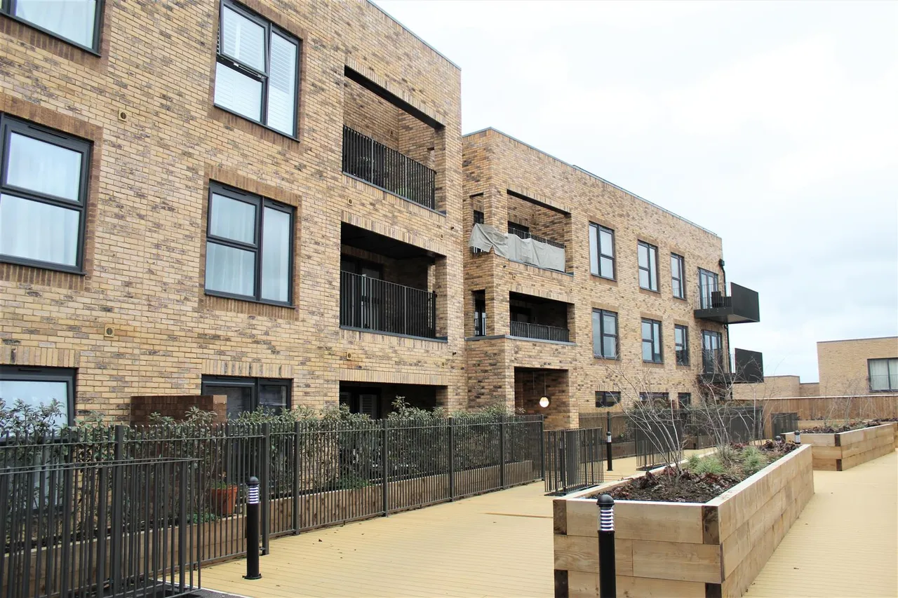 1 bed flat to rent, Ballast Road, DA8