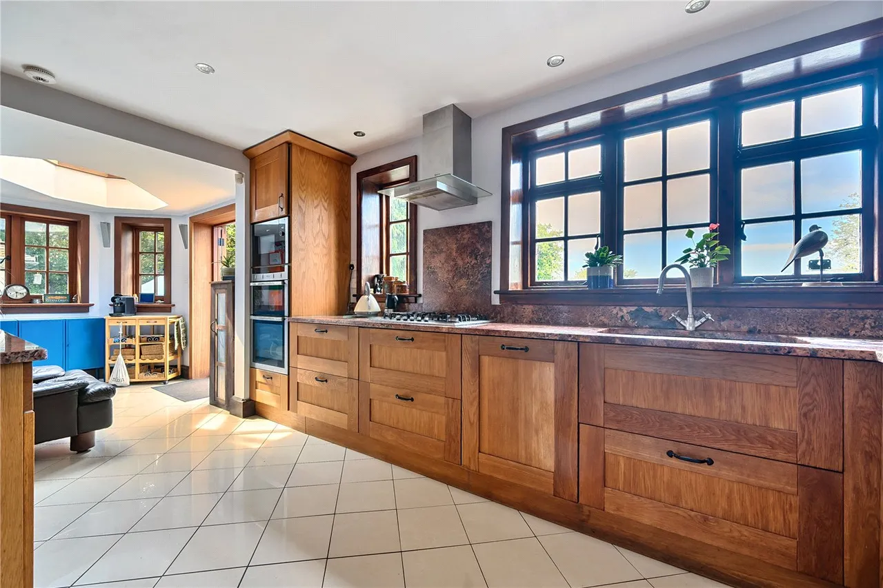 Great Austins, Farnham, Surrey, GU9, photo 6