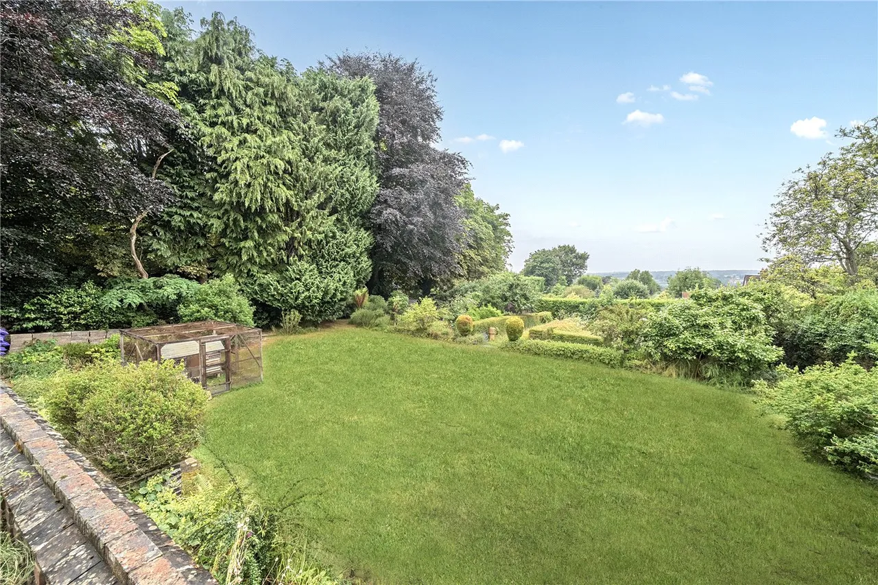 Great Austins, Farnham, Surrey, GU9, photo 12