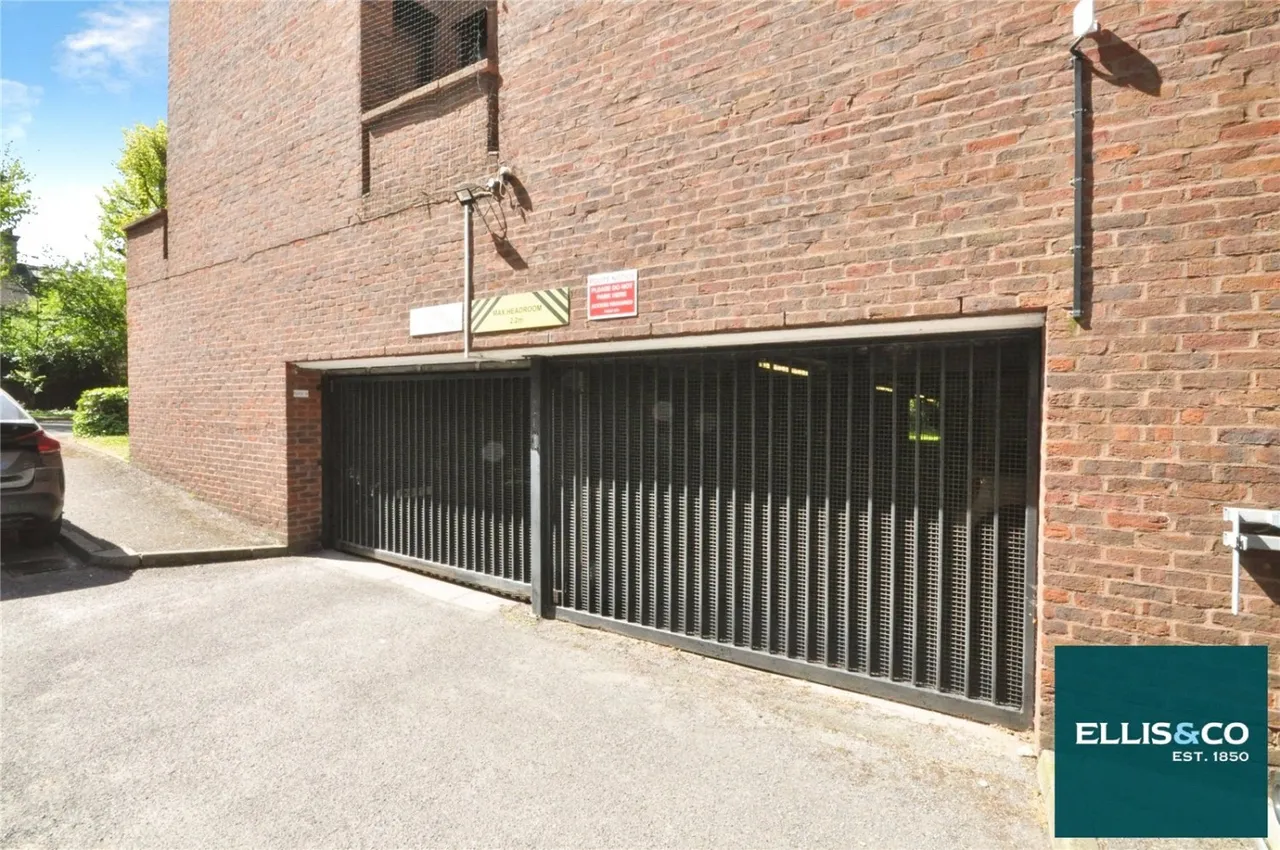 Britten Close, Golders Green, NW11, photo 16