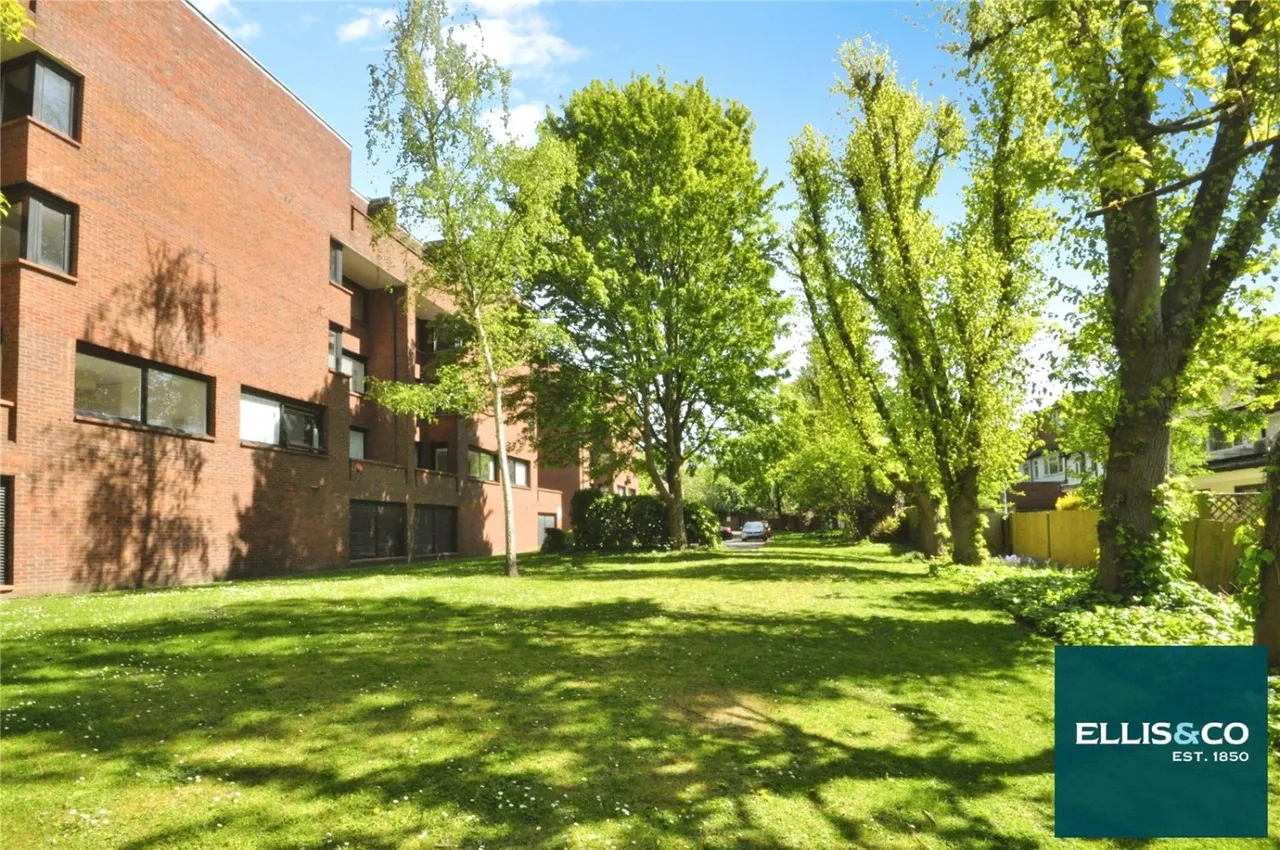 Britten Close, Golders Green, NW11, photo 14