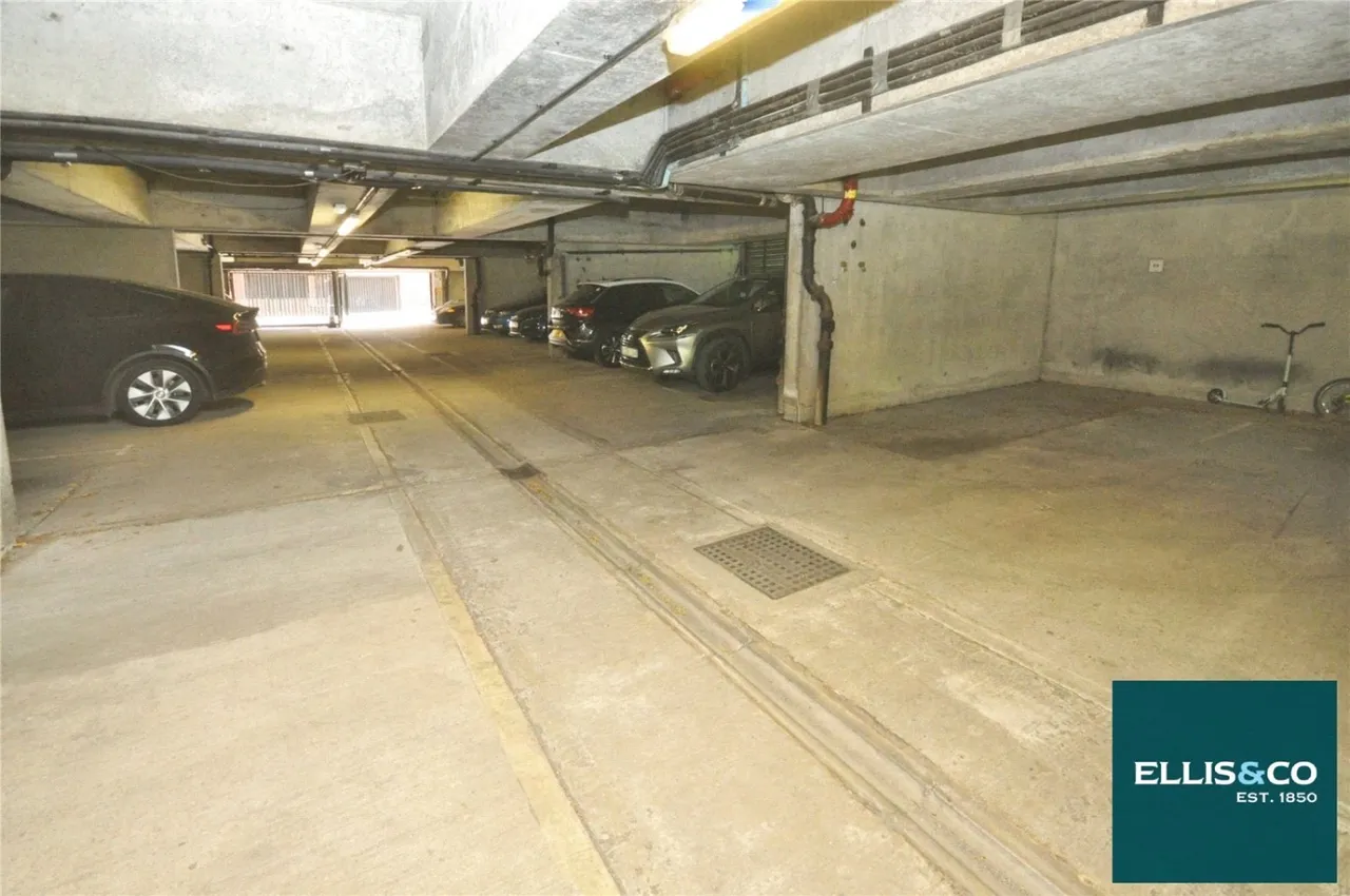 Britten Close, Golders Green, NW11, photo 17