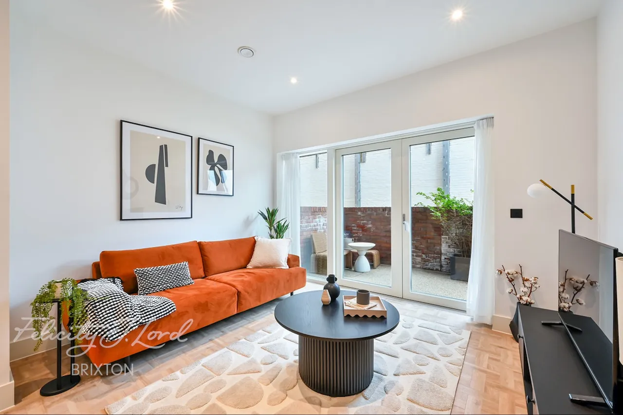 1 bed flat for sale, St John's Hill, London
