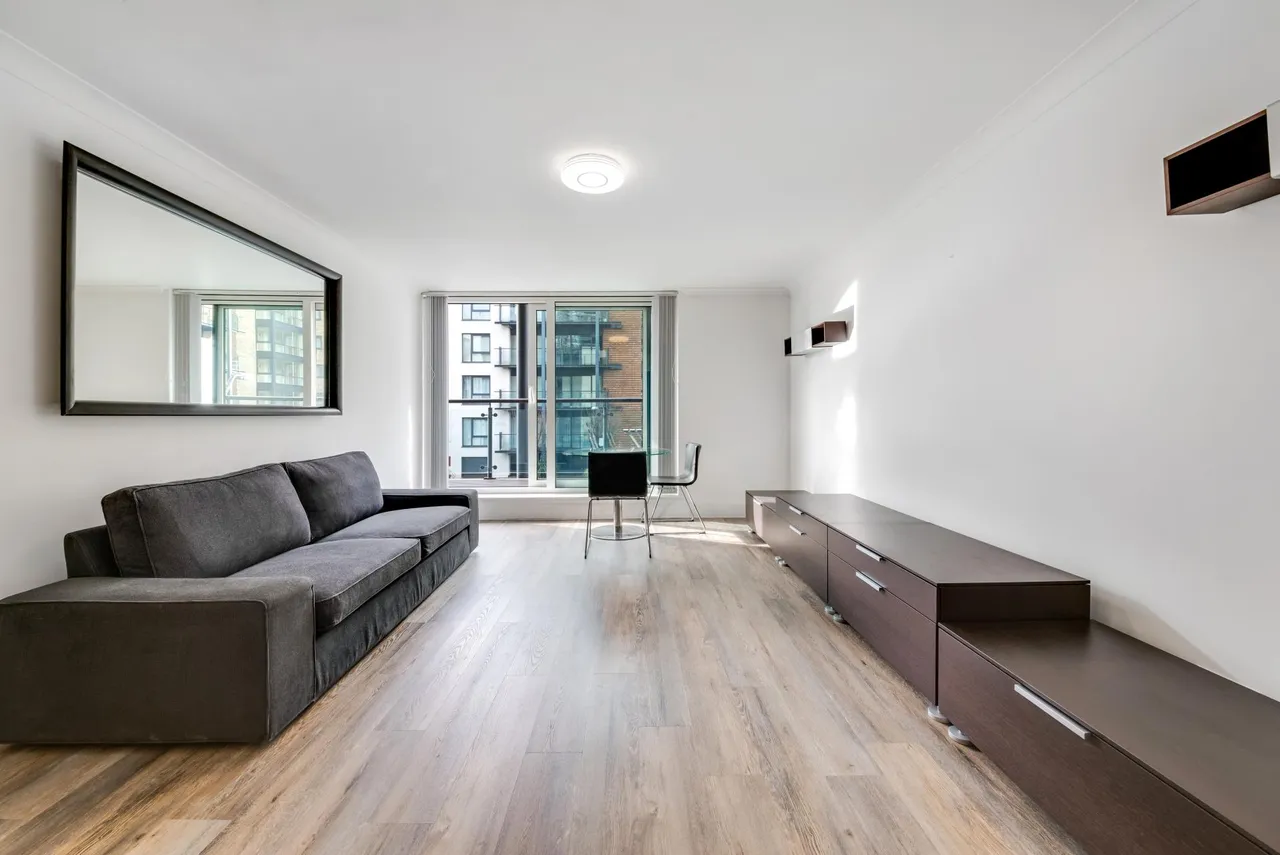 1 bed flat to rent, Boardwalk Place, Canary Wharf, E14