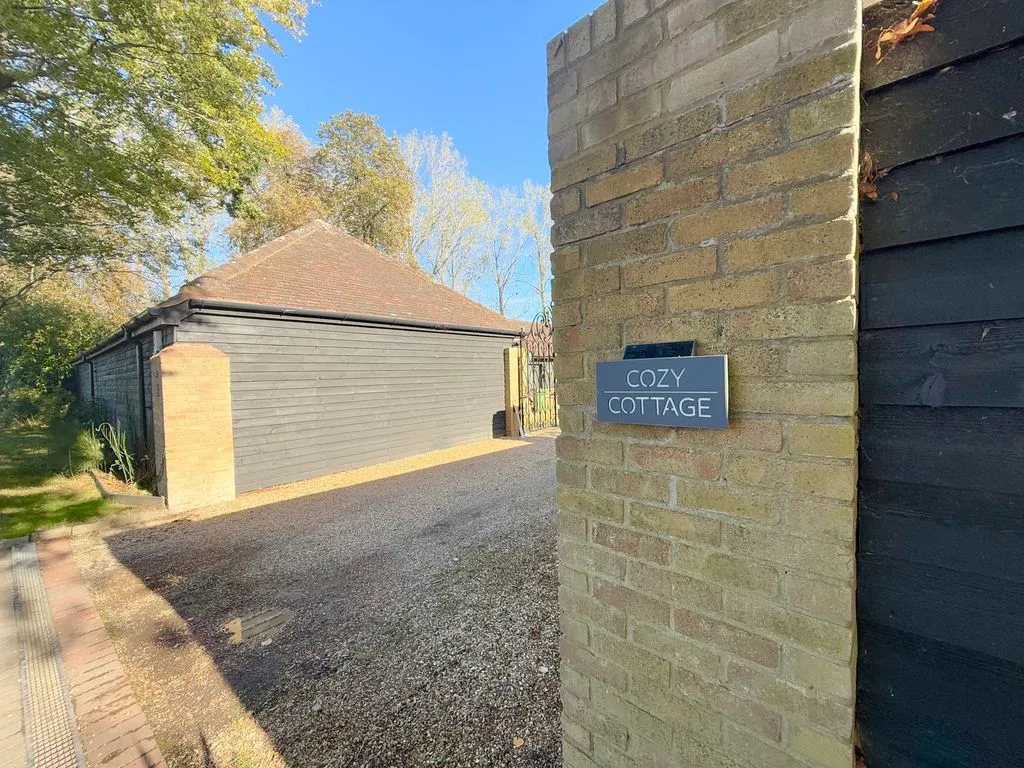 Woodlands, Crafton, LU7, photo 14