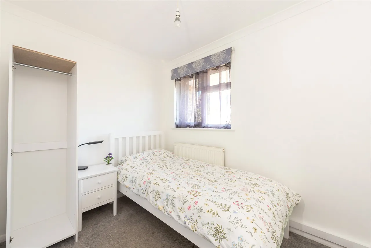 Lewis Close, Newport Pagnell, MK16, photo 6