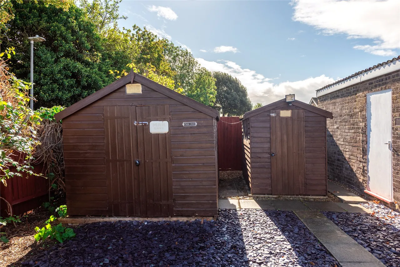 Lewis Close, Newport Pagnell, MK16, photo 13