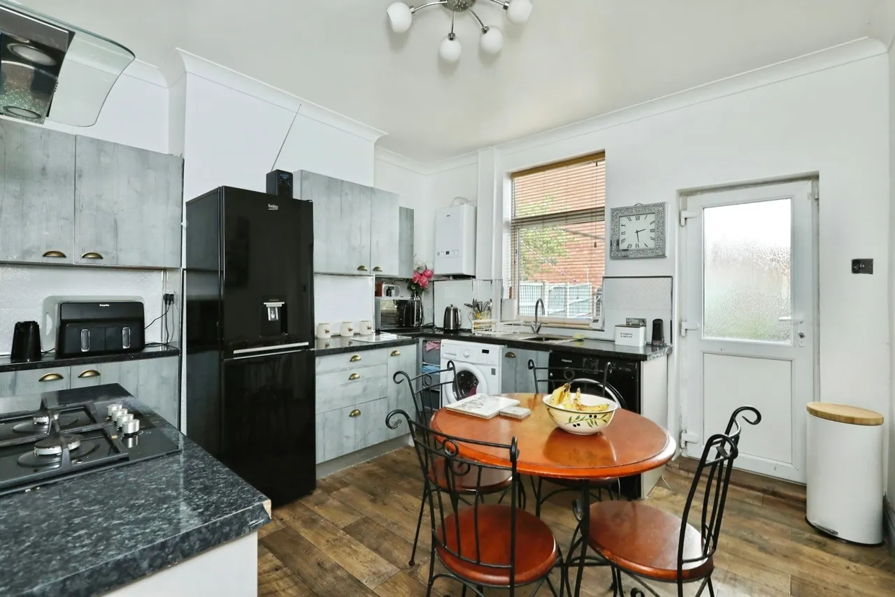 Limpsfield Road, Sheffield, S9, photo 5