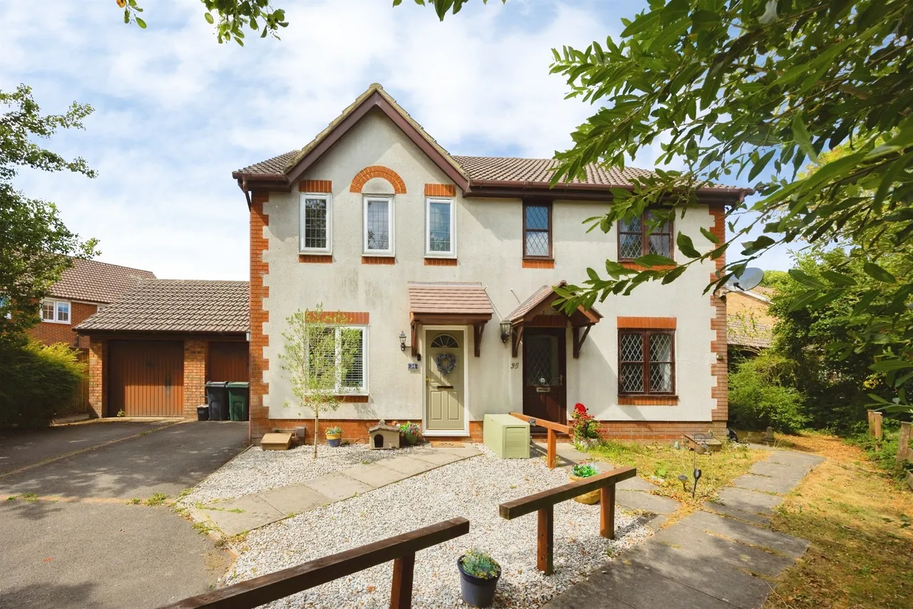 3 bed house for sale — Smithy Drive, Kingsnorth, Ashford