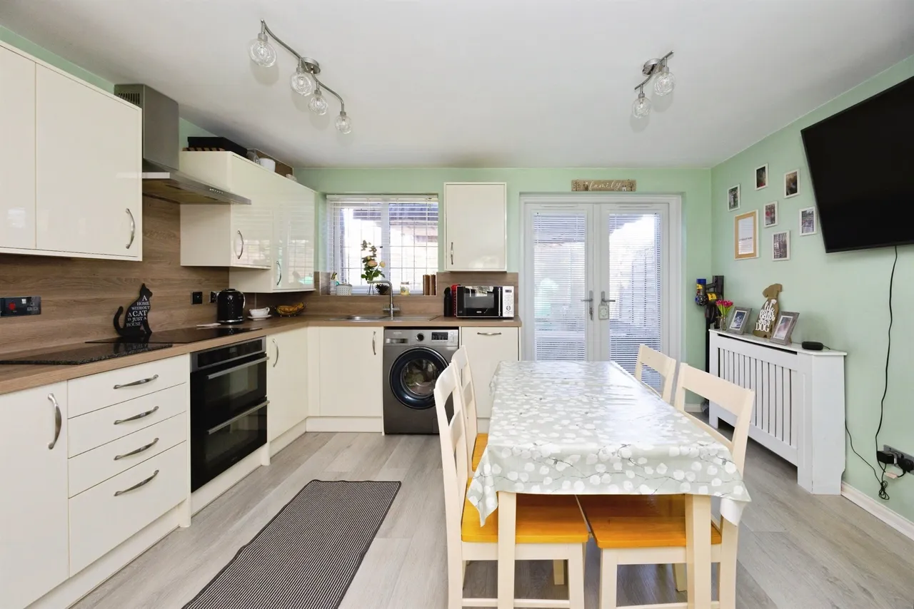 Smithy Drive, Kingsnorth, Ashford, photo 2
