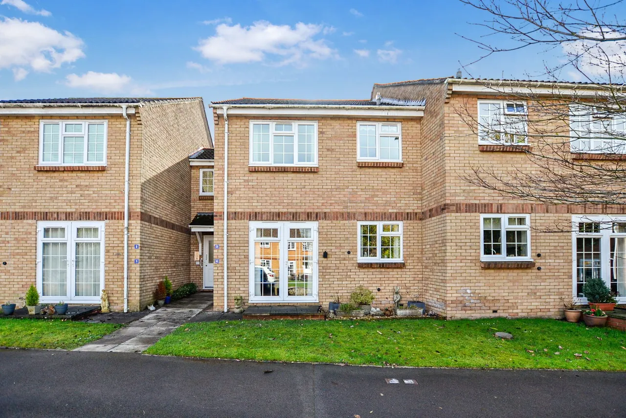 2 bed flat for sale — Greenway Lane, Charlton Kings, Cheltenham, GL52 6LA