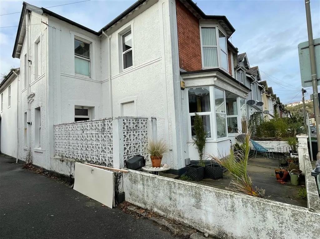 2 bed flat to rent — 4, 4 St James Road