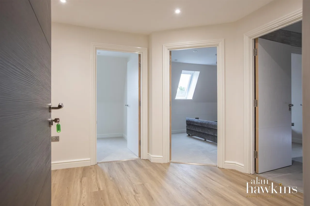 Andrews Court, Lyneham, photo 7