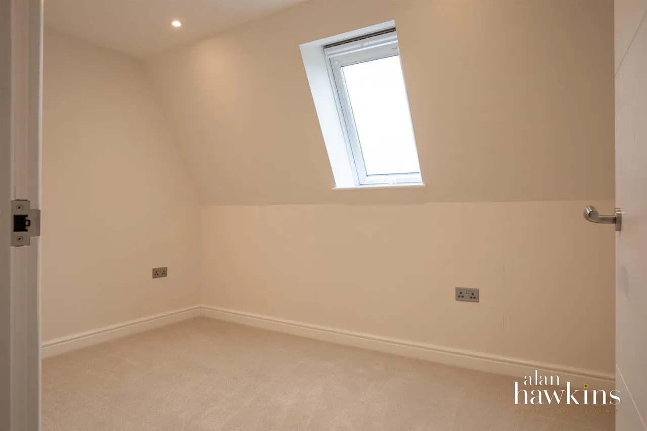 Andrews Court, Lyneham, photo 8