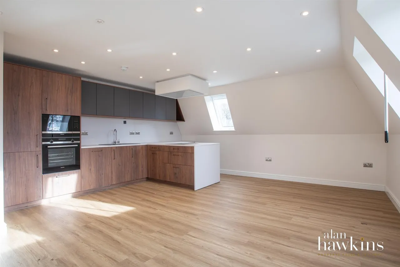 Andrews Court, Lyneham, photo 3