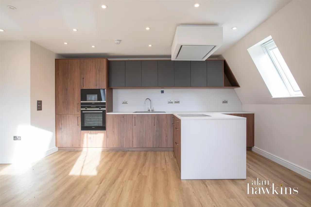 Andrews Court, Lyneham, photo 4