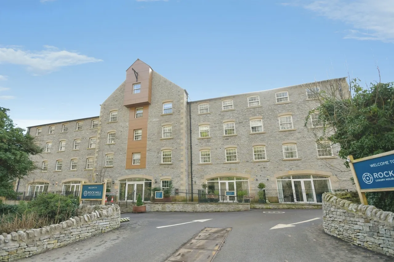 2 bed flat for sale — The Dale, Stoney Middleton, Hope Valley