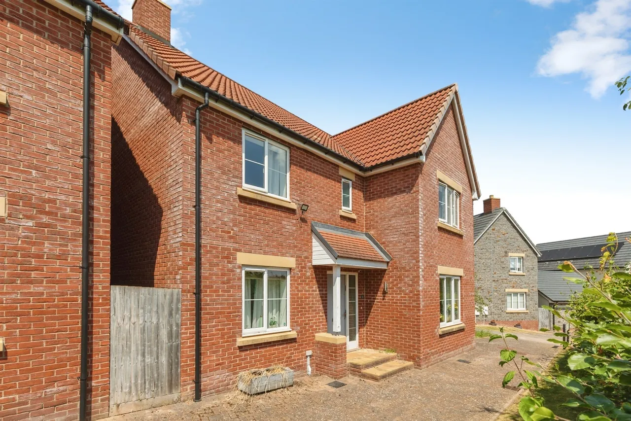 Kestrel Road, Charfield, GL12, photo 2