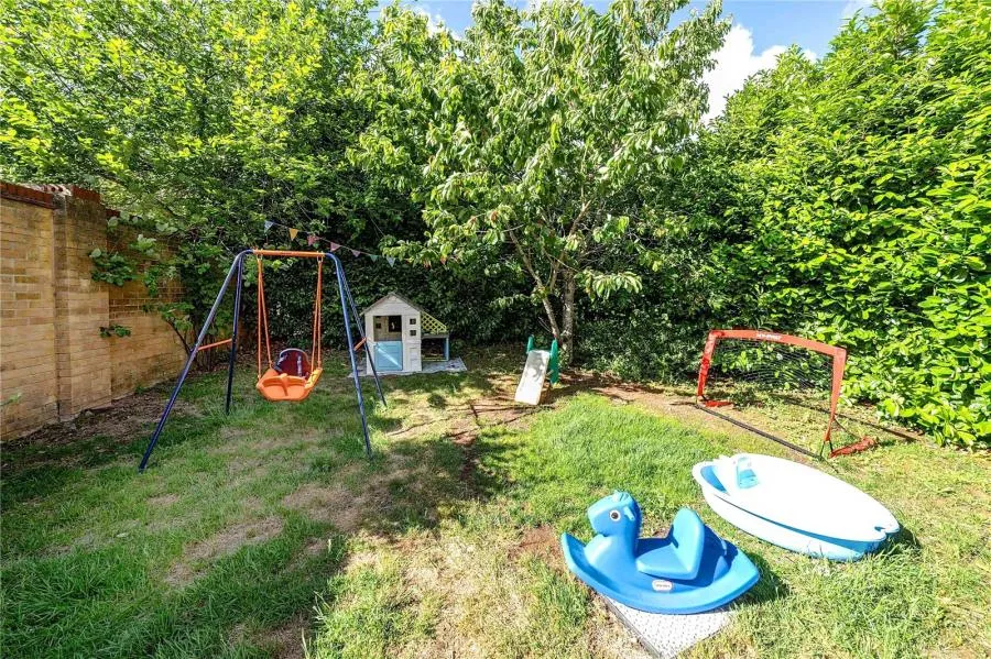 Basswood Drive, Basingstoke, RG24, photo 8