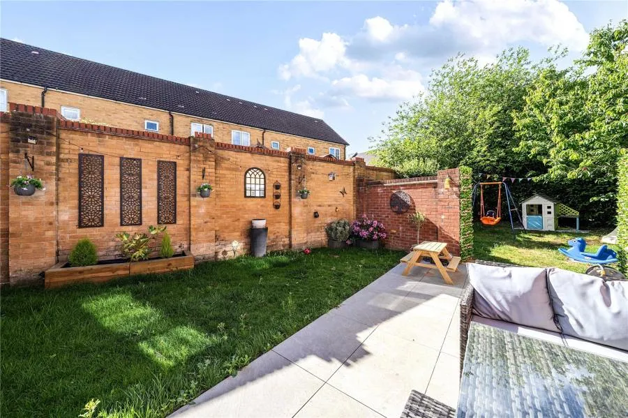 Basswood Drive, Basingstoke, RG24, photo 10