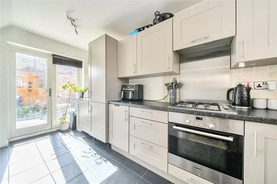 Basswood Drive, Basingstoke, RG24, photo 3