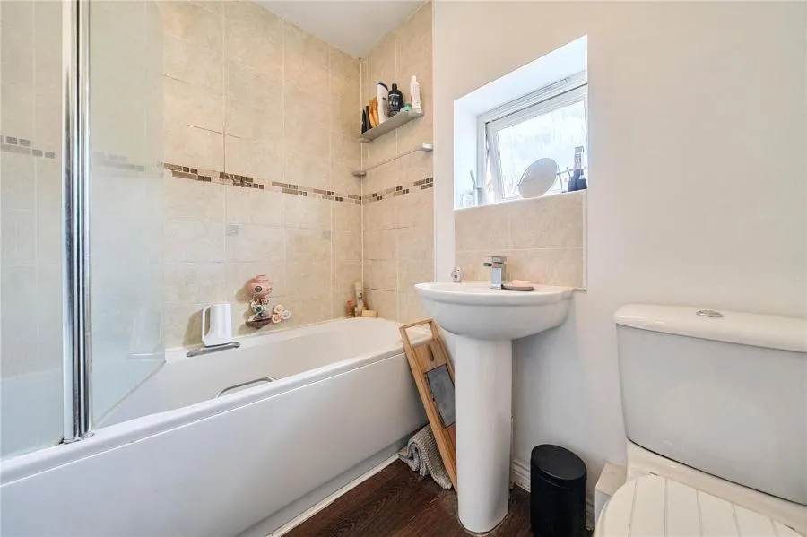 Basswood Drive, Basingstoke, RG24, photo 5