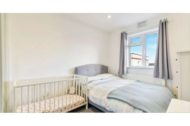 Bushey Road, London, SW20, photo 7
