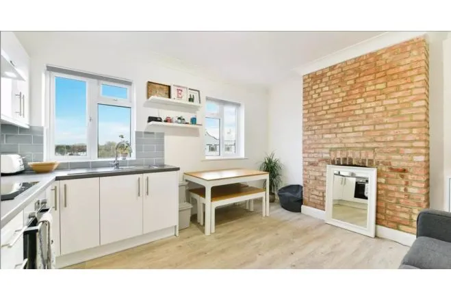 Bushey Road, London, SW20, photo 6