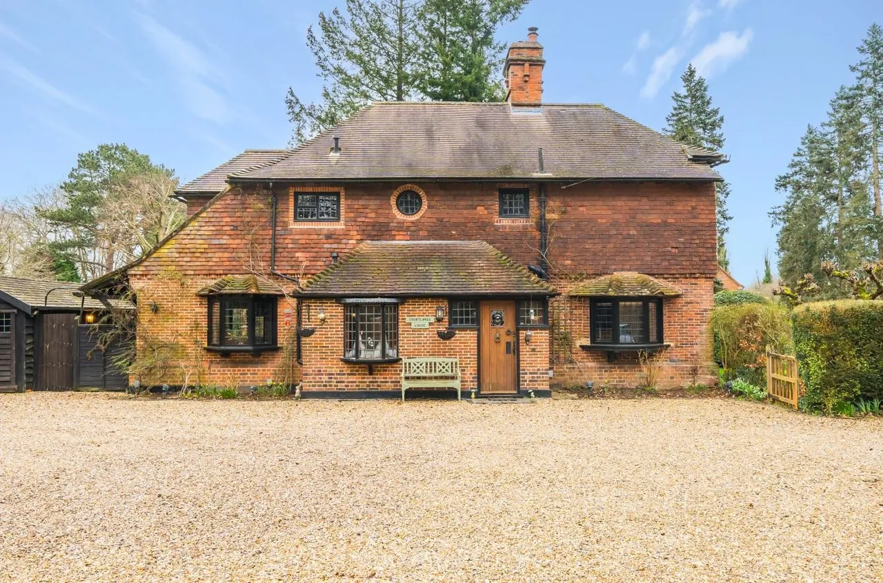 4 bed house for sale — Park Road, Banstead, SM7 3EF