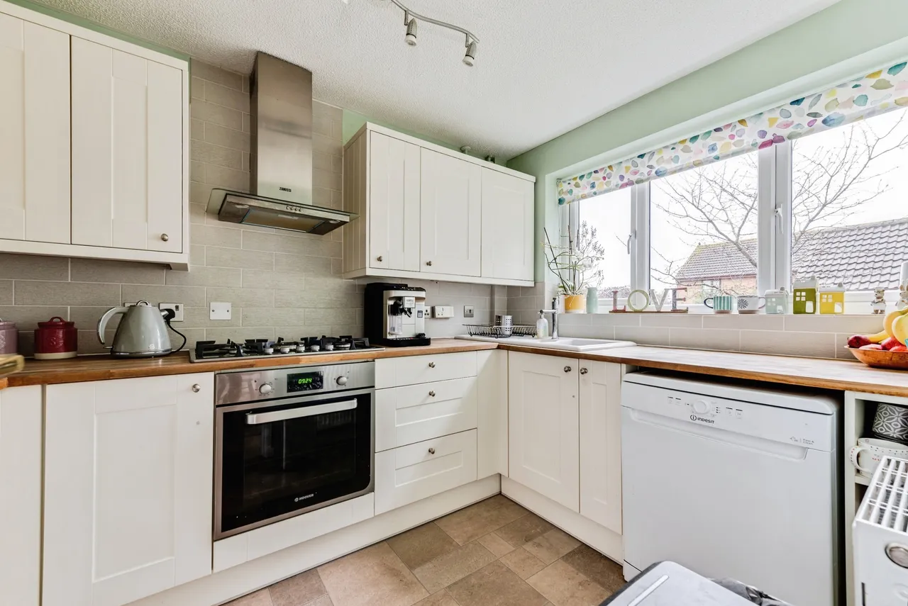 Thornhill Drive - St. Andrew's Ridge, Swindon, photo 5