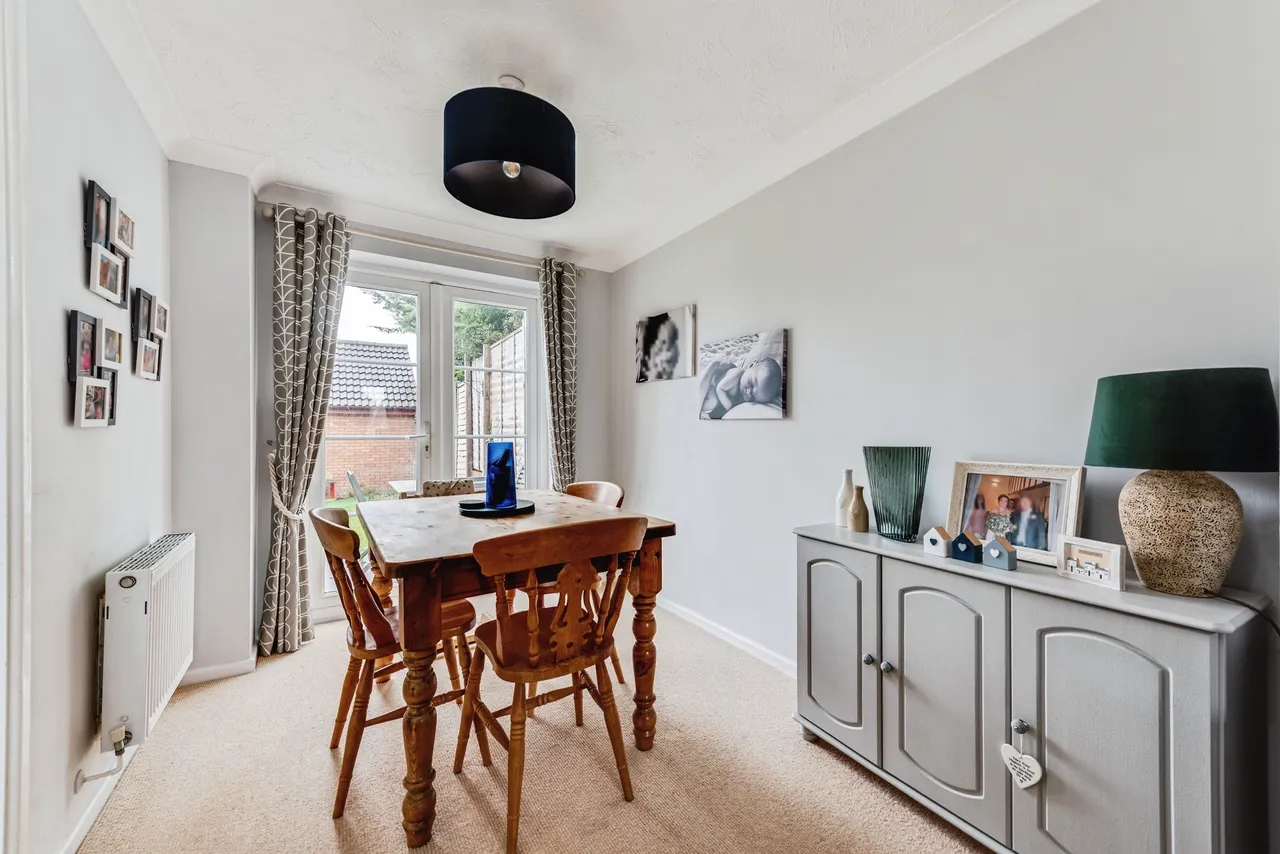 Thornhill Drive - St. Andrew's Ridge, Swindon, photo 6