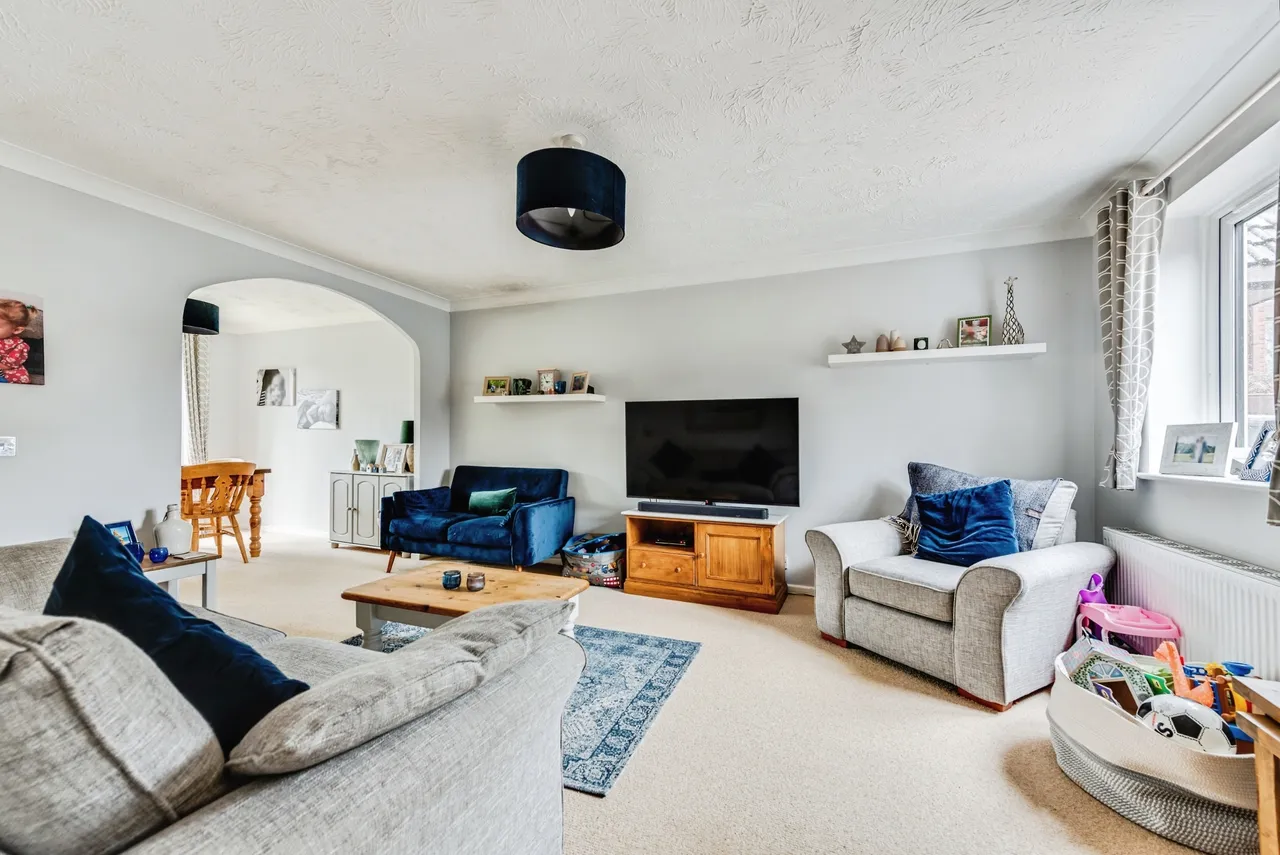 Thornhill Drive - St. Andrew's Ridge, Swindon, photo 4