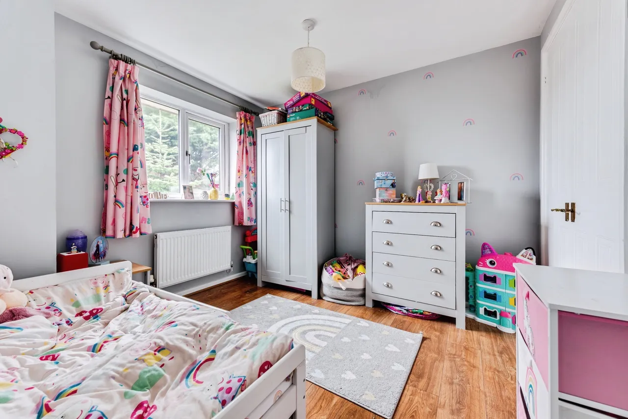Thornhill Drive - St. Andrew's Ridge, Swindon, photo 10