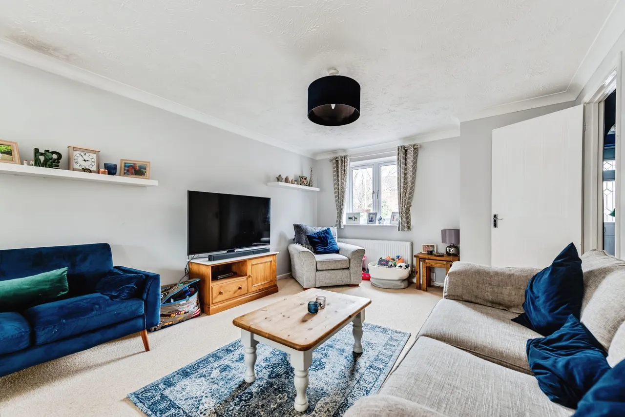 Thornhill Drive - St. Andrew's Ridge, Swindon, photo 2