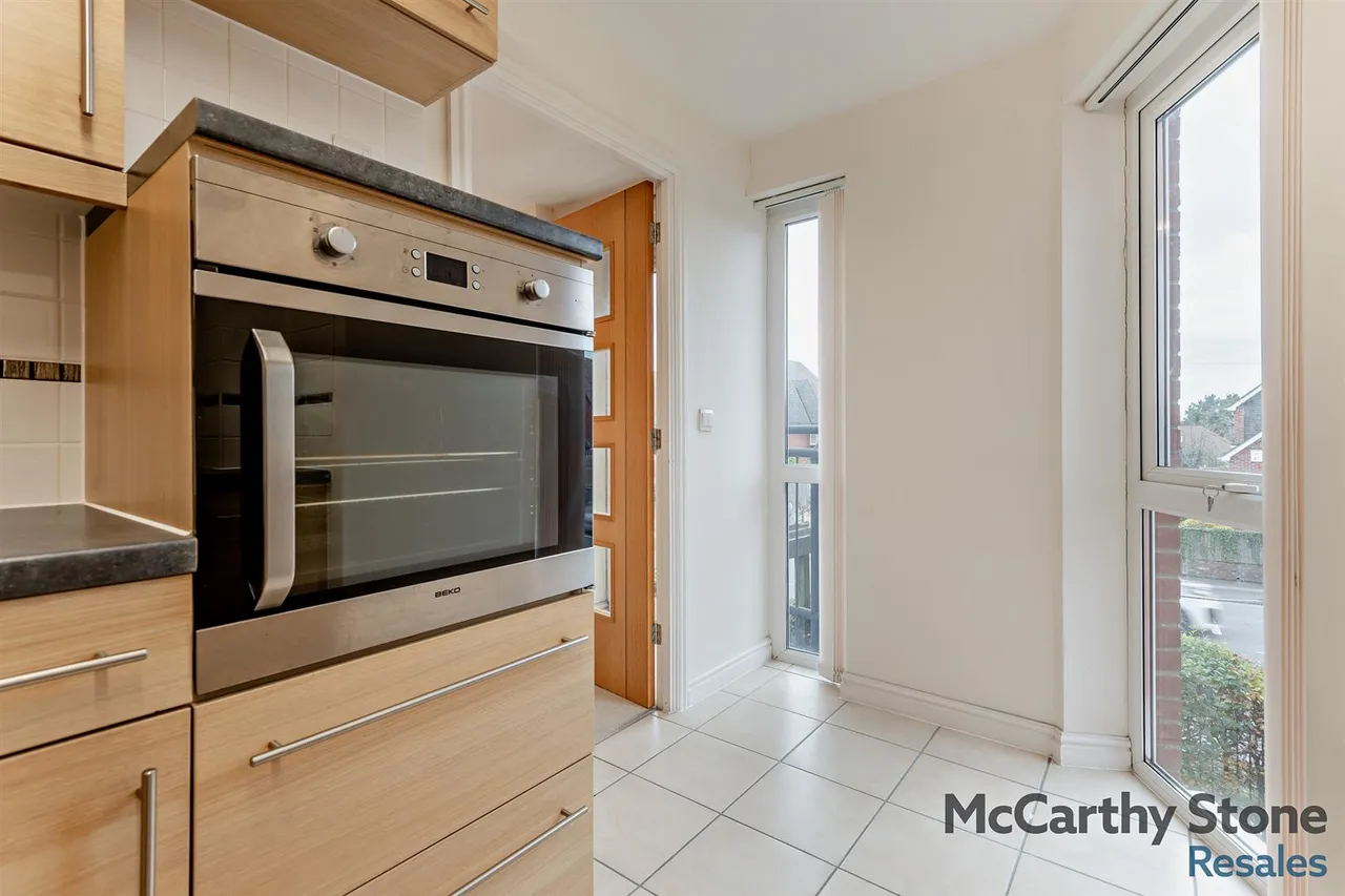 Avenue Road, Lymington, SO41, photo 13