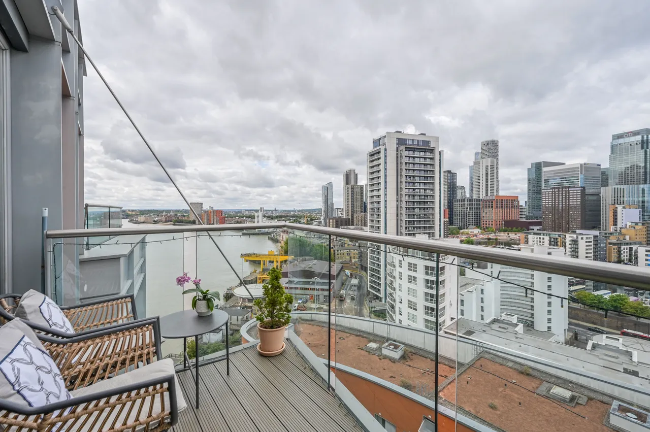 2 bed flat for sale — 1401 New Providence Wharf, 1 Fairmont Avenue, London